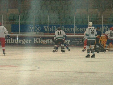 http://www.ratisbona-bullfrogs.de/pixlie/cache/vs_2002_03_18%20-%20Spiel%20gegen%20Rivermen%20Straubing_IM001630.jpg