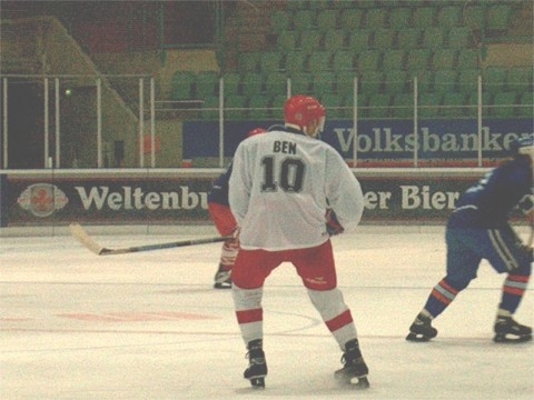 http://www.ratisbona-bullfrogs.de/pixlie/cache/vs_2002_03_18%20-%20Spiel%20gegen%20Rivermen%20Straubing_IM001633.jpg