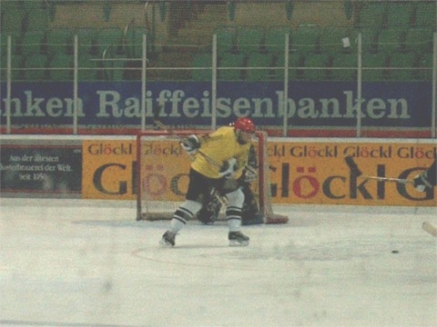 http://www.ratisbona-bullfrogs.de/pixlie/cache/vs_2002_03_18%20-%20Spiel%20gegen%20Rivermen%20Straubing_IM001635.jpg