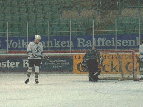 http://www.ratisbona-bullfrogs.de/pixlie/cache/vs_2002_03_18%20-%20Spiel%20gegen%20Rivermen%20Straubing_IM001639.jpg