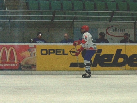 http://www.ratisbona-bullfrogs.de/pixlie/cache/vs_2002_03_18%20-%20Spiel%20gegen%20Rivermen%20Straubing_IM001640.jpg