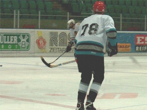 http://www.ratisbona-bullfrogs.de/pixlie/cache/vs_2002_03_18%20-%20Spiel%20gegen%20Rivermen%20Straubing_IM001642.jpg