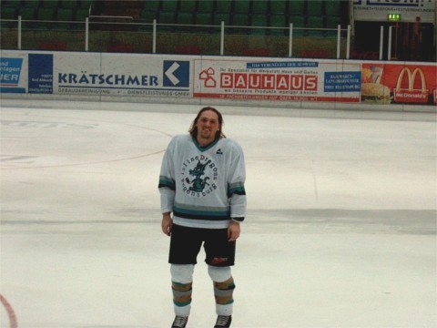 http://www.ratisbona-bullfrogs.de/pixlie/cache/vs_2002_03_18%20-%20Spiel%20gegen%20Rivermen%20Straubing_IM001643.jpg