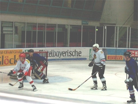 http://www.ratisbona-bullfrogs.de/pixlie/cache/vs_2002_03_18%20-%20Spiel%20gegen%20Rivermen%20Straubing_IM001645.jpg