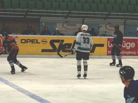 http://www.ratisbona-bullfrogs.de/pixlie/cache/vs_2002_03_18%20-%20Spiel%20gegen%20Rivermen%20Straubing_IM001648.jpg