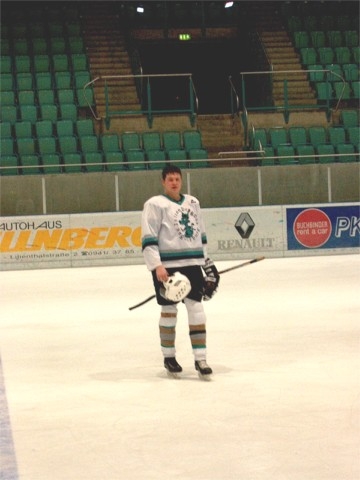 http://www.ratisbona-bullfrogs.de/pixlie/cache/vs_2002_03_18%20-%20Spiel%20gegen%20Rivermen%20Straubing_IM001649.jpg