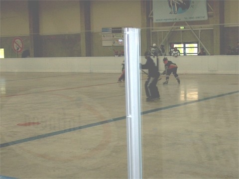 http://www.ratisbona-bullfrogs.de/pixlie/cache/vs_2002_06_29%20-%20Spiel%20gegen%20Rivermen%20Straubing_bf08.jpg