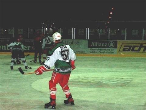 http://www.ratisbona-bullfrogs.de/pixlie/cache/vs_2002_12_19%20-%20Spiel%20gegen%20Diesenbach%20Biber_db04.jpg