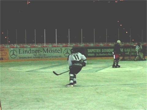 http://www.ratisbona-bullfrogs.de/pixlie/cache/vs_2002_12_19%20-%20Spiel%20gegen%20Diesenbach%20Biber_db12.jpg