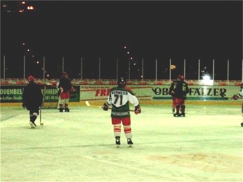 http://www.ratisbona-bullfrogs.de/pixlie/cache/vs_2002_12_19%20-%20Spiel%20gegen%20Diesenbach%20Biber_db13.jpg
