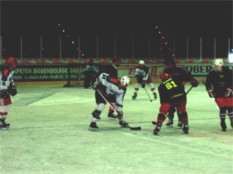 http://www.ratisbona-bullfrogs.de/pixlie/cache/vs_2002_12_19%20-%20Spiel%20gegen%20Diesenbach%20Biber_db15.jpg