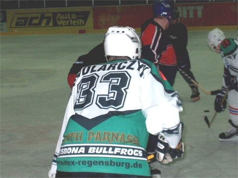 http://www.ratisbona-bullfrogs.de/pixlie/cache/vs_2002_12_19%20-%20Spiel%20gegen%20Diesenbach%20Biber_db28.jpg