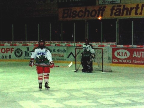 http://www.ratisbona-bullfrogs.de/pixlie/cache/vs_2002_12_19%20-%20Spiel%20gegen%20Diesenbach%20Biber_db32.jpg