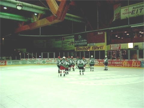 http://www.ratisbona-bullfrogs.de/pixlie/cache/vs_2002_12_19%20-%20Spiel%20gegen%20Diesenbach%20Biber_db34.jpg