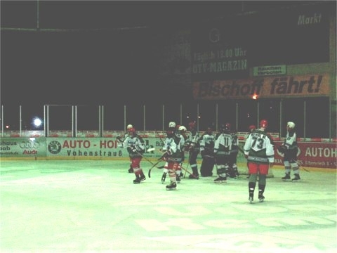http://www.ratisbona-bullfrogs.de/pixlie/cache/vs_2002_12_19%20-%20Spiel%20gegen%20Diesenbach%20Biber_db35.jpg