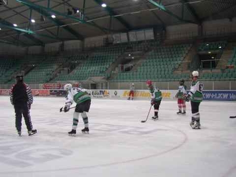 http://www.ratisbona-bullfrogs.de/pixlie/cache/vs_2003_01_06%20-%20Spiel%20gegen%20EVR%20Damen_db01.JPG