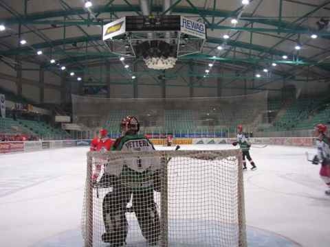 http://www.ratisbona-bullfrogs.de/pixlie/cache/vs_2003_01_06%20-%20Spiel%20gegen%20EVR%20Damen_db04.JPG
