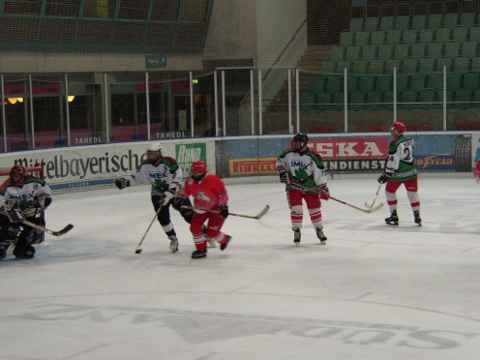 http://www.ratisbona-bullfrogs.de/pixlie/cache/vs_2003_01_06%20-%20Spiel%20gegen%20EVR%20Damen_db09.JPG