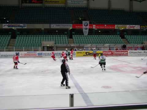 http://www.ratisbona-bullfrogs.de/pixlie/cache/vs_2003_01_06%20-%20Spiel%20gegen%20EVR%20Damen_db22.JPG