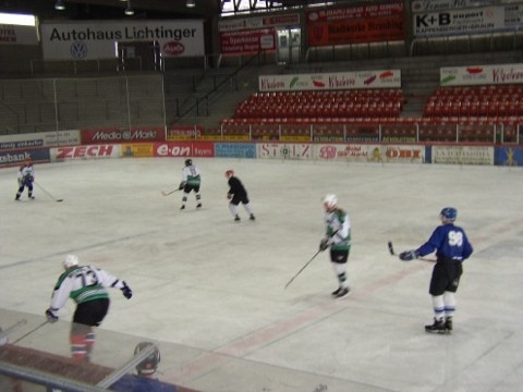 http://www.ratisbona-bullfrogs.de/pixlie/cache/vs_2003_03_01%20-%20Spiel%20bei%20Rivermen%20Straubing_P1010003.JPG