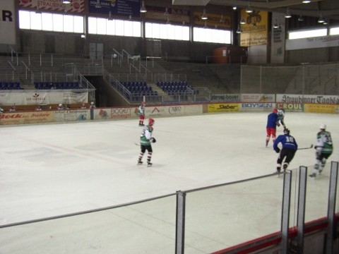 http://www.ratisbona-bullfrogs.de/pixlie/cache/vs_2003_03_01%20-%20Spiel%20bei%20Rivermen%20Straubing_P1010005.JPG