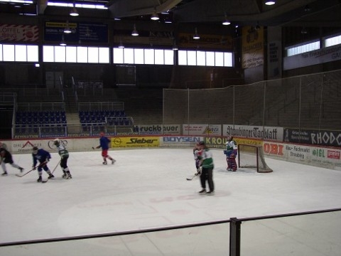http://www.ratisbona-bullfrogs.de/pixlie/cache/vs_2003_03_01%20-%20Spiel%20bei%20Rivermen%20Straubing_P1010026.JPG