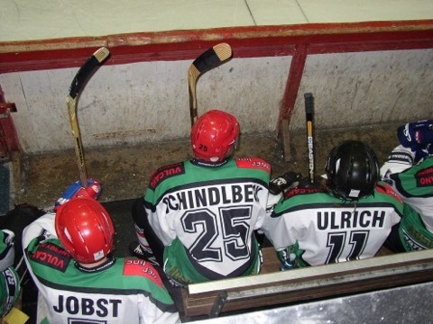 http://www.ratisbona-bullfrogs.de/pixlie/cache/vs_2003_03_01%20-%20Spiel%20bei%20Rivermen%20Straubing_P1010028.JPG