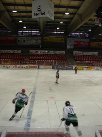 http://www.ratisbona-bullfrogs.de/pixlie/cache/vs_2003_03_01%20-%20Spiel%20bei%20Rivermen%20Straubing_P1010037.JPG