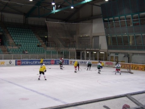 http://www.ratisbona-bullfrogs.de/pixlie/cache/vs_2003_04_05%20-%20Spiel%20gegen%20Ganserl_P1010005.JPG
