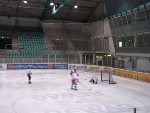 http://www.ratisbona-bullfrogs.de/pixlie/cache/vs_2003_04_05%20-%20Spiel%20gegen%20Old%20Stars_P1010101.jpg