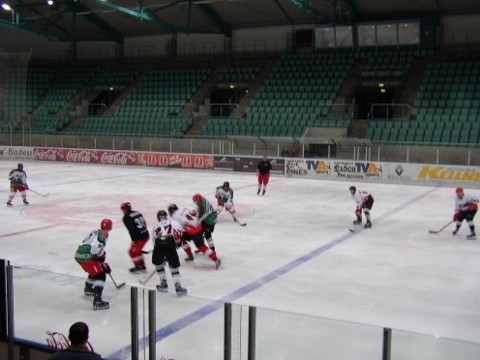 http://www.ratisbona-bullfrogs.de/pixlie/cache/vs_2003_04_05%20-%20Spiel%20gegen%20Old%20Stars_P1010105.jpg