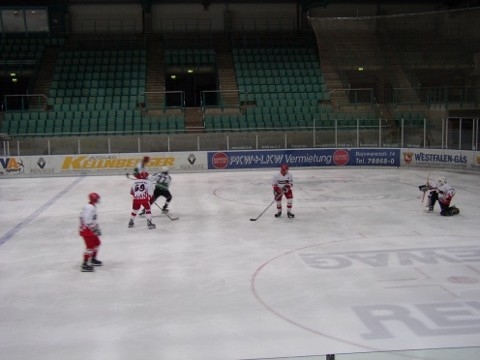 http://www.ratisbona-bullfrogs.de/pixlie/cache/vs_2003_04_05%20-%20Spiel%20gegen%20Old%20Stars_P1010106.jpg
