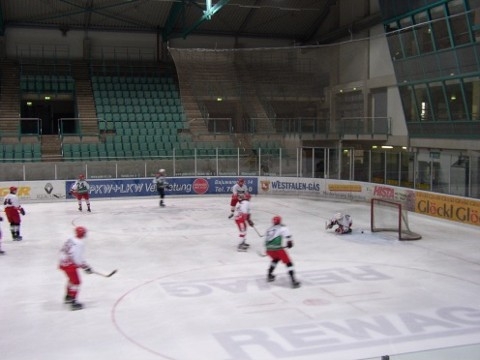 http://www.ratisbona-bullfrogs.de/pixlie/cache/vs_2003_04_05%20-%20Spiel%20gegen%20Old%20Stars_P1010107.jpg