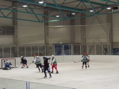 http://www.ratisbona-bullfrogs.de/pixlie/cache/vs_2003_12_13%20-%20Spiel%20gegen%20Diesenbach%20Biber_P1010003.JPG