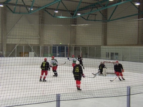 http://www.ratisbona-bullfrogs.de/pixlie/cache/vs_2003_12_13%20-%20Spiel%20gegen%20Diesenbach%20Biber_P1010004.JPG