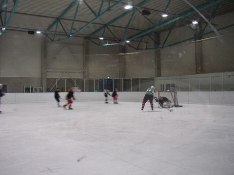 http://www.ratisbona-bullfrogs.de/pixlie/cache/vs_2003_12_13%20-%20Spiel%20gegen%20Diesenbach%20Biber_P1010007.JPG