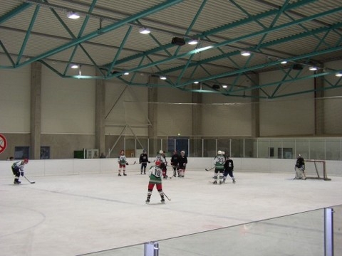 http://www.ratisbona-bullfrogs.de/pixlie/cache/vs_2003_12_13%20-%20Spiel%20gegen%20Diesenbach%20Biber_P1010011.jpg