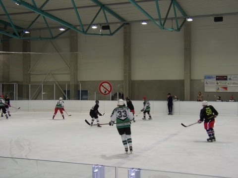 http://www.ratisbona-bullfrogs.de/pixlie/cache/vs_2003_12_13%20-%20Spiel%20gegen%20Diesenbach%20Biber_P1010012.JPG