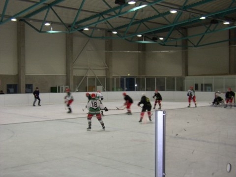 http://www.ratisbona-bullfrogs.de/pixlie/cache/vs_2003_12_13%20-%20Spiel%20gegen%20Diesenbach%20Biber_P1010014.JPG