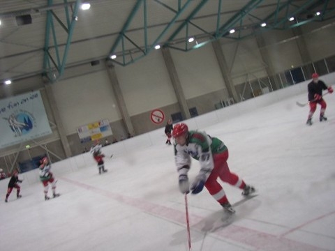 http://www.ratisbona-bullfrogs.de/pixlie/cache/vs_2003_12_13%20-%20Spiel%20gegen%20Diesenbach%20Biber_P1010015.JPG