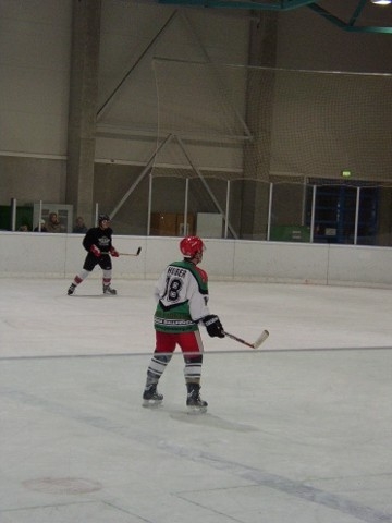 http://www.ratisbona-bullfrogs.de/pixlie/cache/vs_2003_12_13%20-%20Spiel%20gegen%20Diesenbach%20Biber_P1010017.JPG