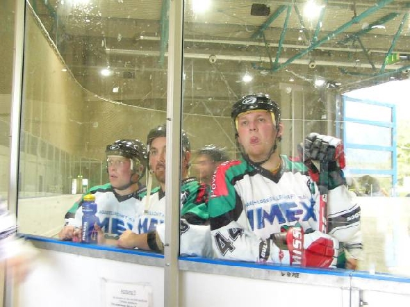 http://www.ratisbona-bullfrogs.de/pixlie/cache/vs_2004_06_19%20-%20Spiel%20gegen%20die%20Rivermen%20Straubing_img02.jpg
