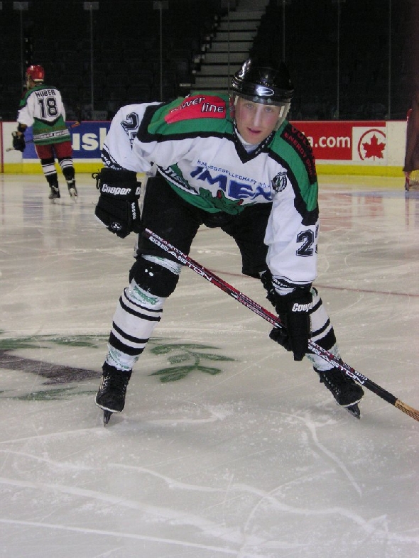 http://www.ratisbona-bullfrogs.de/pixlie/cache/vs_2004_11_02%20-%20Spiel%20gegen%20die%20Calgary%20Global%20Pylons_04_Pb020002.jpg