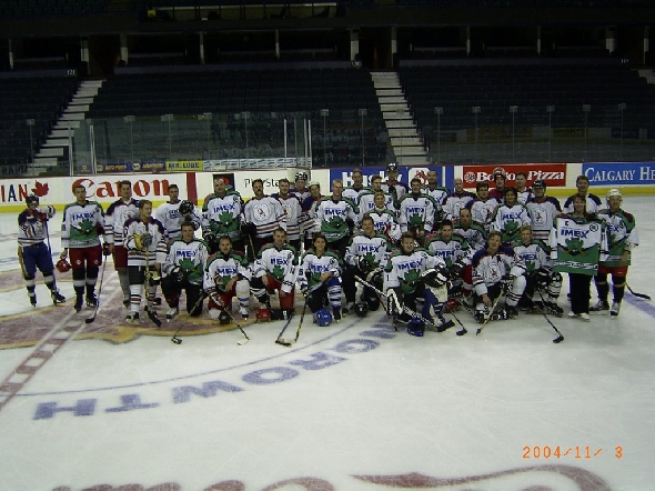http://www.ratisbona-bullfrogs.de/pixlie/cache/vs_2004_11_02%20-%20Spiel%20gegen%20die%20Calgary%20Global%20Pylons_10_Rimg0121.jpg