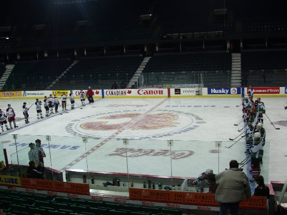 http://www.ratisbona-bullfrogs.de/pixlie/cache/vs_2004_11_02%20-%20Spiel%20gegen%20die%20Calgary%20Global%20Pylons_11_Pb030118.jpg