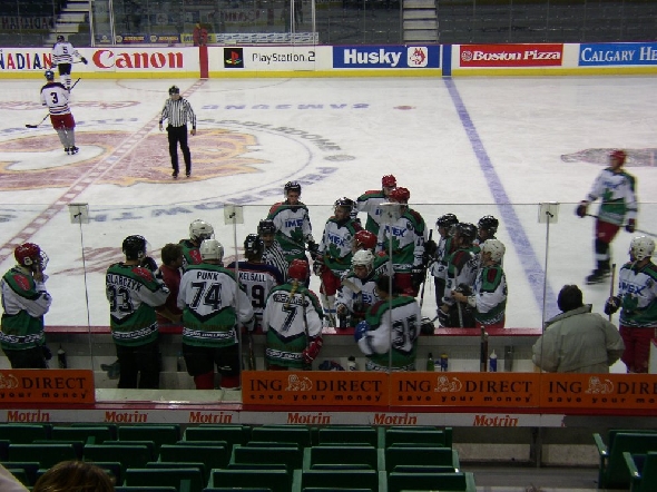 http://www.ratisbona-bullfrogs.de/pixlie/cache/vs_2004_11_02%20-%20Spiel%20gegen%20die%20Calgary%20Global%20Pylons_15_P1010201.jpg