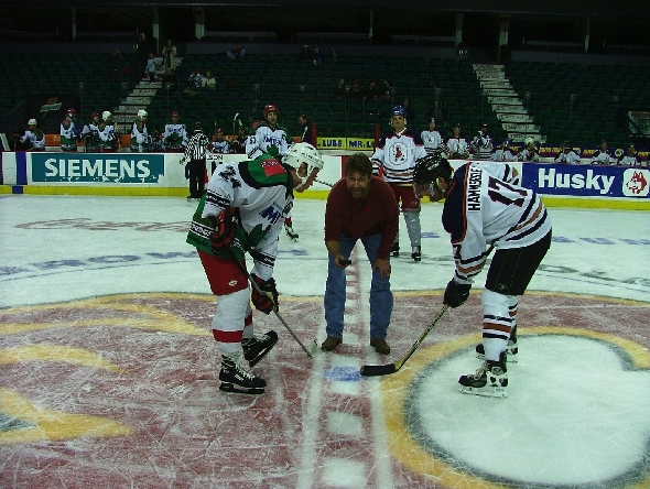 http://www.ratisbona-bullfrogs.de/pixlie/cache/vs_2004_11_02%20-%20Spiel%20gegen%20die%20Calgary%20Global%20Pylons_17_Dsc00362a.jpg
