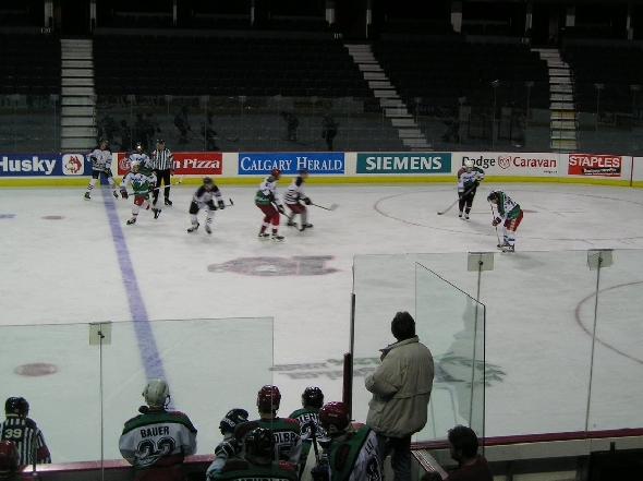 http://www.ratisbona-bullfrogs.de/pixlie/cache/vs_2004_11_02%20-%20Spiel%20gegen%20die%20Calgary%20Global%20Pylons_32_P1010068.jpg
