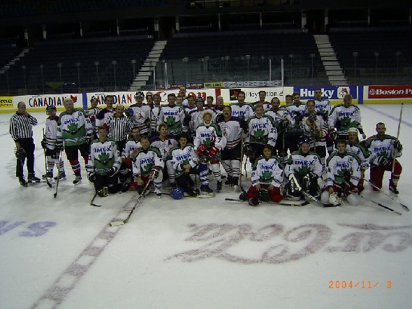 http://www.ratisbona-bullfrogs.de/pixlie/cache/vs_2004_11_02%20-%20Spiel%20gegen%20die%20Calgary%20Global%20Pylons_48_Rimg0124.jpg
