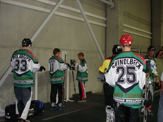 http://www.ratisbona-bullfrogs.de/pixlie/cache/vs_2005_07_23%20-%20Spiel%20gegen%20Rivermen%20Straubing_Dsc01145.jpg